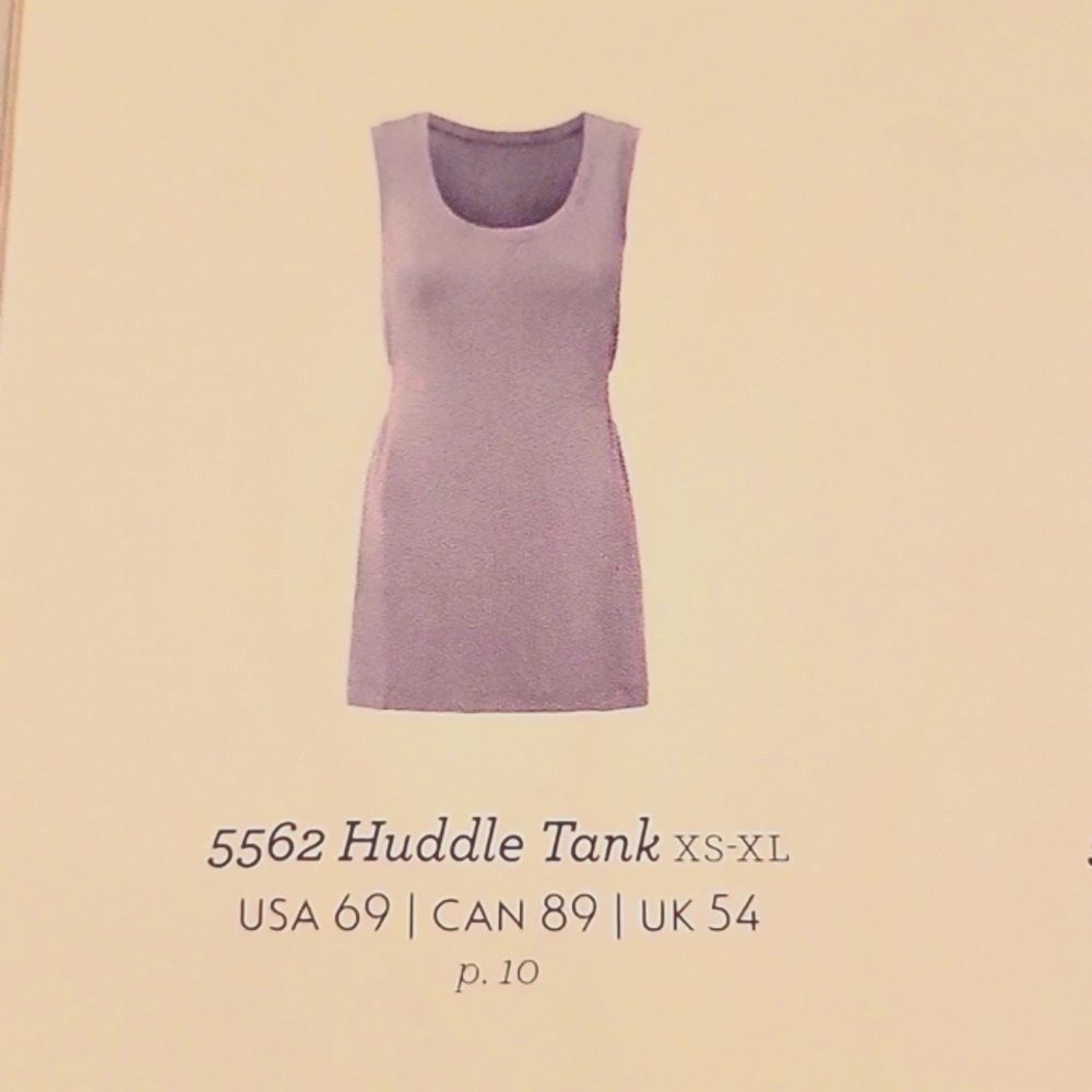 NWOT Cabi 5562 Huddle Tank